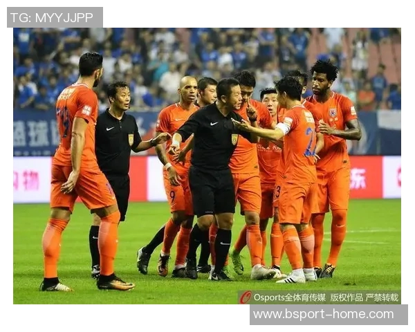 中超激战AC米兰凭帽子戏法小胜尤文图斯争议判罚引发热议