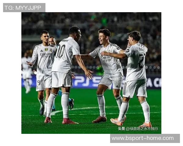 欧冠经典对决皇马4-0曼联帽子戏法引爆全场激情回顾