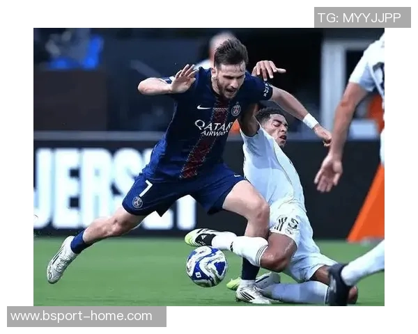 英超激战：拜仁逆转巴黎圣日耳曼乌龙球引发争议与全场沸腾